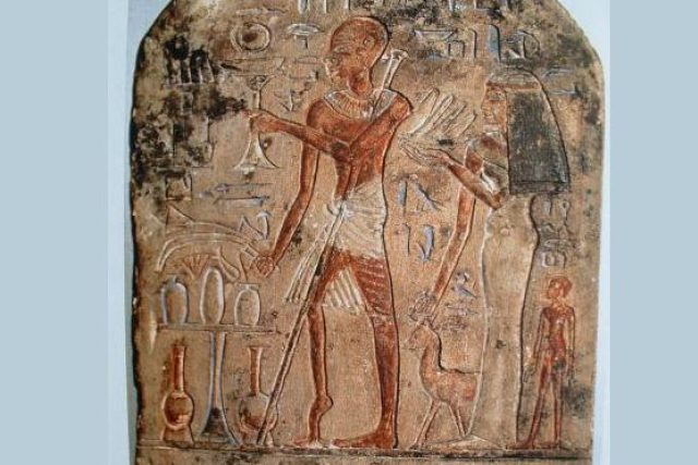 První vyobrazený případ obrny na egyptském reliéfu z roku 1300 př. n. l. | foto:  Carlsberg museum,  Copenhagen