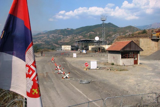 Evropská unie by přesto měla mít eminentní zájem na tom,  aby Srbsko dostala pod kontrolu. Pokud to nezvládne,  sotva se jí podaří zklidnit trvalé napětí mezi Srby a Kosovany a odstranit pověstný balkánský sud prachu | foto: Martin Dorazín,  Český rozhlas