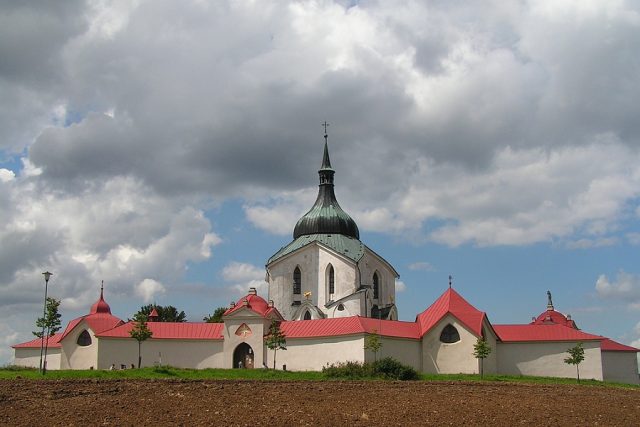 Celkový pohled na areál kostela,  který byl zařazen na seznam památek UNESCO | foto:  Creative Commons Attribution 2.0 Generic,  Anna Prokopová