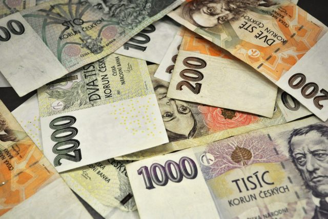 Peníze - české bankovky | foto: Ladislav Bába