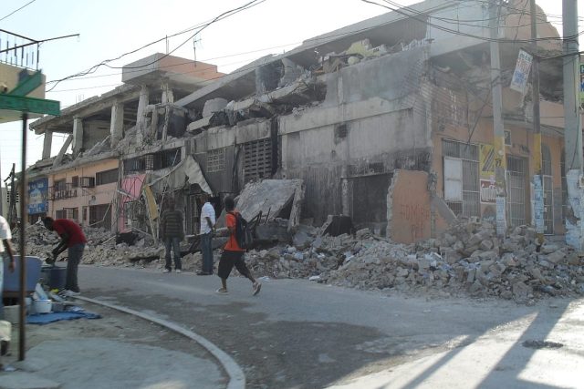 Haiti - ruiny po zemětřesení | foto: Rastislav Maďar