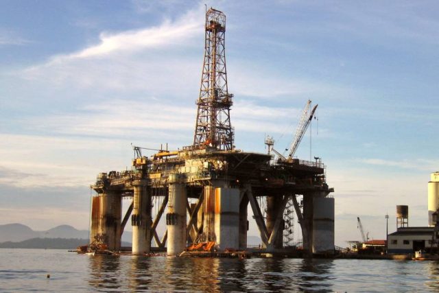 Při přísném dodržování předpisů by těžba ropy neznamenala v podstatě žádnou ekologickou zátěž | foto: Stock Exchange,  Luiz Baltar