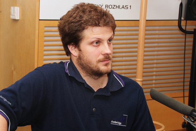 Předseda občanského sdružení Brnění Matěj Hollan přijal pozvání Martina Veselovského do studia Radiožurnálu | foto: Matěj Pálka