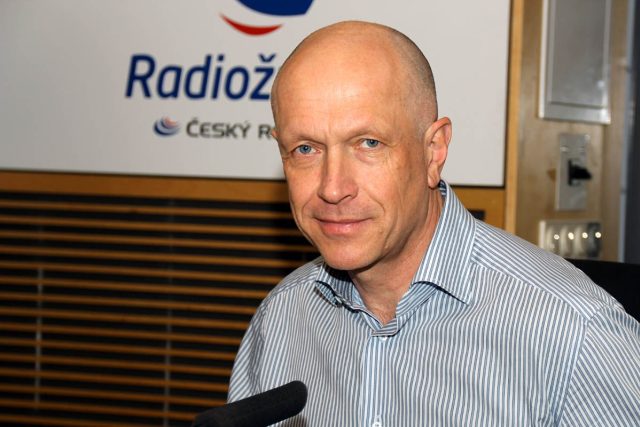 Generální ředitel České spořitelny Pavel Kysilka odpověděl na otázky týkající se sKaret | foto: Šárka Ševčíková,  Český rozhlas