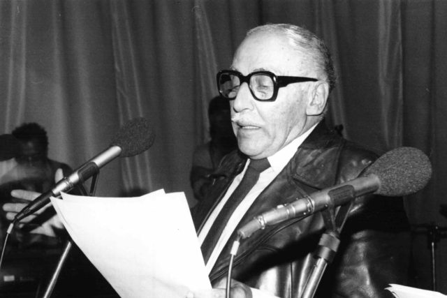 Miloš Kopecký v rozhlasovém studiu v roce 1986 | foto: Archivní a programové fondy Českého rozhlasu