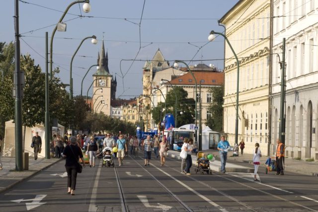 Uzavírky na Malé Straně i Smetanově nábřeží odhalily radním možné cesty k odlehčení dopravy v centru města | foto: Mirko Kašpar