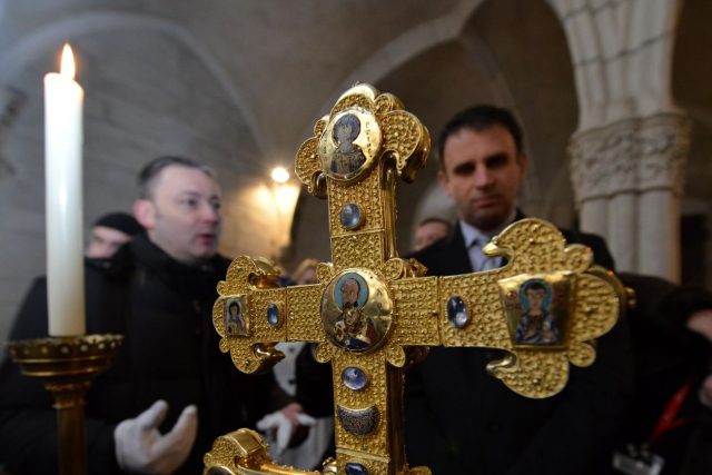 Vyšebrodský klášter ukázal vzácný Závišův kříž,  po korunovačních klenotech nejcennější středověkou zlatnickou památku | foto: Václav Pancer