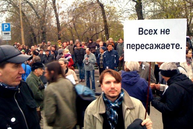 Jsou to právě mladí lidé,  a hlavně studenti,  kteří se k Navalného protestům připojují | foto: Martin Dorazín,  Český rozhlas