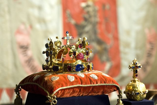 Svatováclavská koruna z doby Karla IV. je považována za jednu z nejkrásnějších na světě | foto: Filip Jandourek