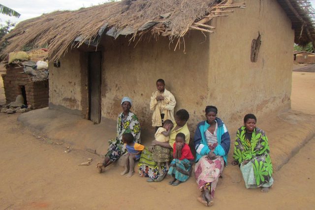 Humanitární mise v Malawi - Dům chudé rodiny | foto: Rastislav Maďar