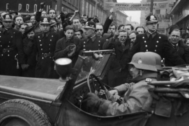 15. března 1939 přijíždějí do Prahy německé okupační jednotky a vzniká Protektorát Čechy a Morava | foto: Vojenský ústřední archiv  Praha