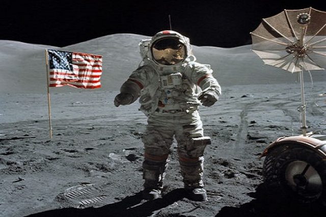 Program Apollo,  který vyvrcholil přistáním člověka na Měsíci,  znamenal razantní vývoj nových technologií. Každý dolar vložený do projektu se pětinásobně vrátil. | foto: Petr Kulhánek,  Český rozhlas