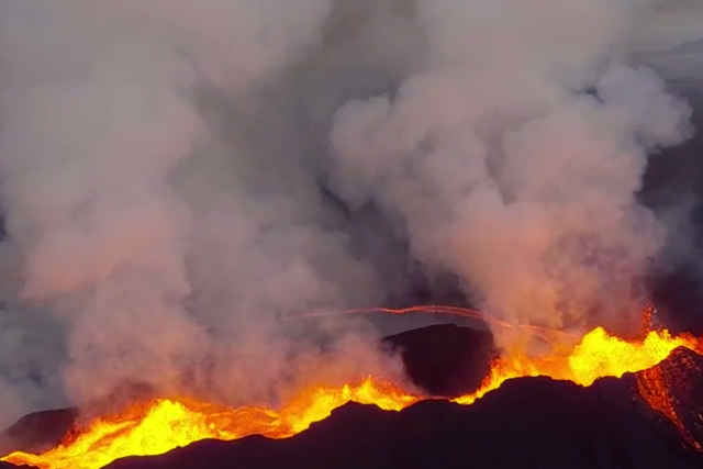 Sopka natočená z dronu | foto: YouTube. com