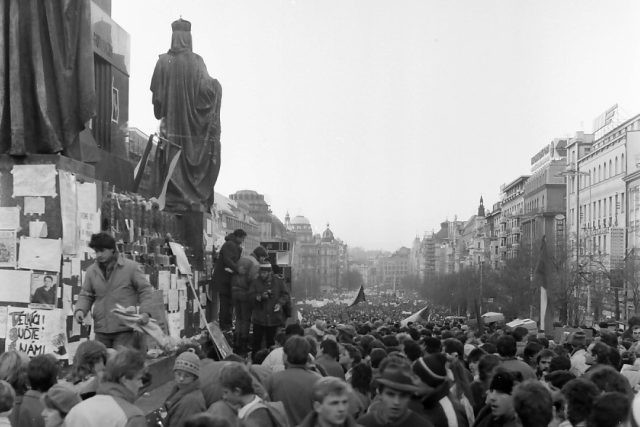 Listopad 1989 v Praze | foto: Dušan Bouška