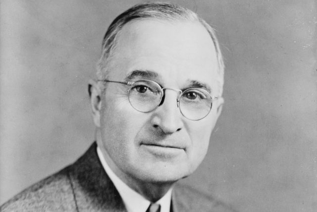 Americký prezident Harry Truman na snímku z roku 1945 | foto:  Library of Congress,  Public domain,   Edmonston Studio,   J38058 U.S. Copyright Office