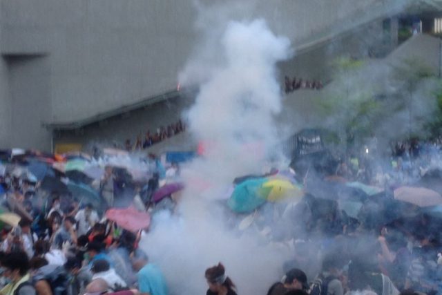 „Deštníkové hnutí“,  které loni vyústilo v 79 dní trvající prodemokratický protest,  je nejvážnější výzvou čínské vládě jedné strany od demonstrací na Náměstí nebeského klidu před více než čtvrtstoletím | foto:  Voice of America,  Public domain