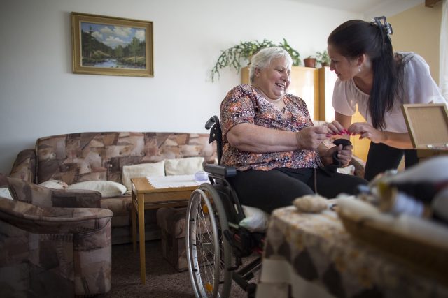 Domácí péče je podle náměstkyně ministra zdravotnictví jednou z jejich priorit | foto: Tomáš Kubelka