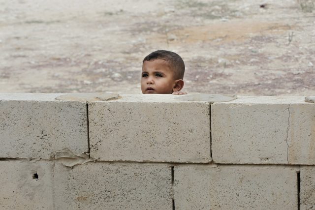 Španělská vláda stále zvyšuje počet migrantů,  které je schopna přijmout. Na snímku syrský chlapec v Libanonu | foto: Bilal Hussein,  ČTK