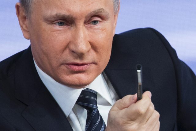 Sám prezident Vladimir Putin nedávno uvedl,  že 83 procent z 200.000 podnikatelů,  kteří byli v roce 2014 trestně stíháni,  přišlo o své firmy | foto: Alexander Zemlianichenko,  ČTK