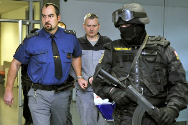 Radek Březina a další budou pykat za hospodářskou kriminalitu,  na níž lihová aféra policii přivedla | foto: Dalibor Glück,  ČTK
