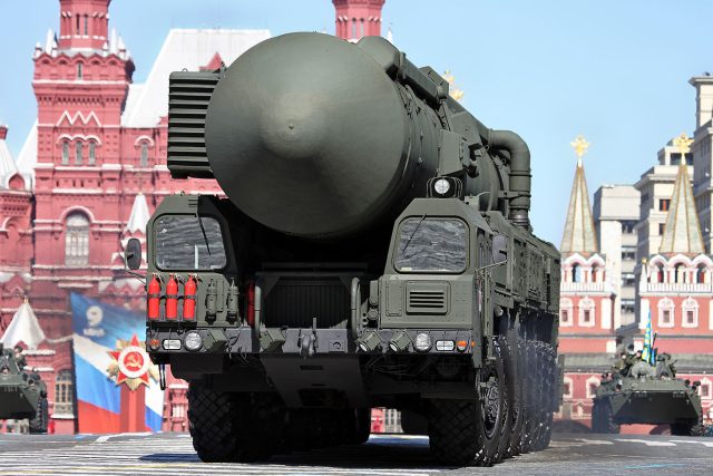 Putin nedávno v televizi řekl,  že „ruské jaderné zbraně mohou zasáhnout celý svět a nadzvukové rakety Avangard dokážou zničit území velikosti Texasu či Francie“. Podle Putina za to mohou Spojené státy | foto:  Vitaly V. Kuzmin
