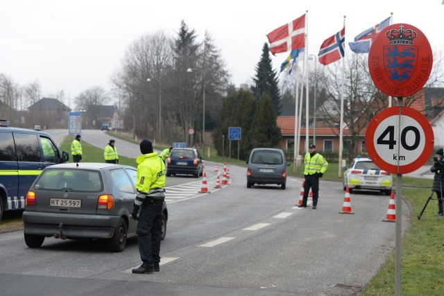 Francie již dříve zavedla pohraniční kontrolu na hranici s Itálií. Ke stejnému kroku přikročilo i Dánsko na pomezí s Německem | foto: ČTK