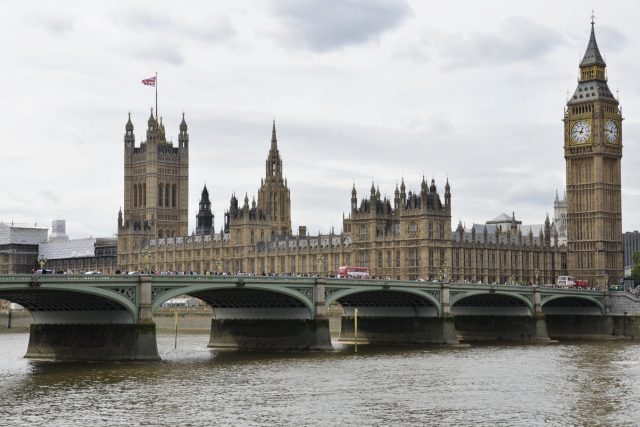 Hodinová věž Big Ben v Londýně,  která je součástí Westminsterského paláce  (Houses of Parliament),  řeka Temže,  Westminster Bridge | foto: Anna Jadrná,  Český rozhlas