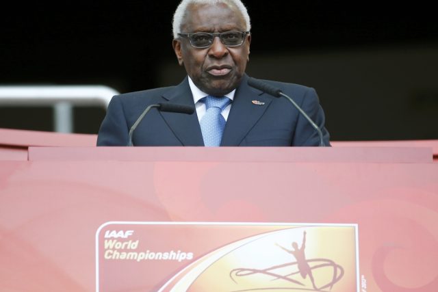Hlavním viníkem dopingové aféry je podle Světové antidopingové agentury  (WADA) bývalý prezident Mezinárodní atletické federace  (IAAF) Lamine Diack | foto: Reuters