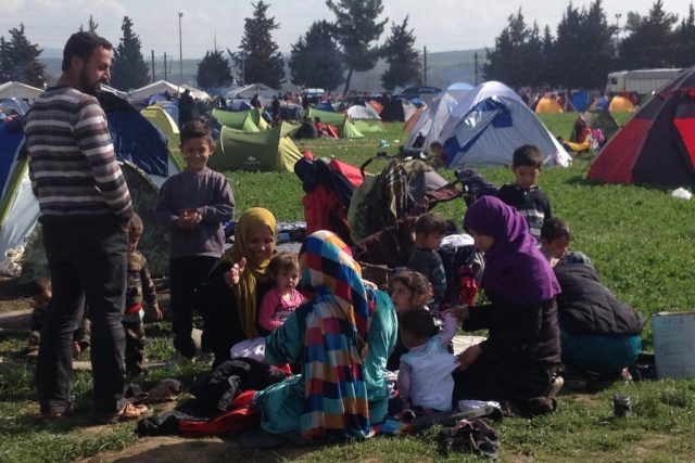Uprchlíci v táboře na řecko-makedonském pomezí | foto: Tea Veseláková,  Český rozhlas