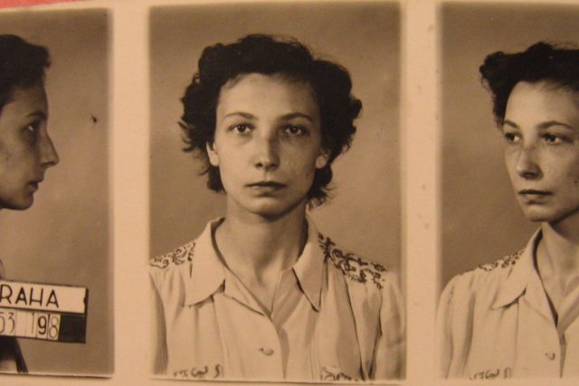 Vězeňská fotografie Milušky Havlůjové z roku 1953 | foto: Post Bellum