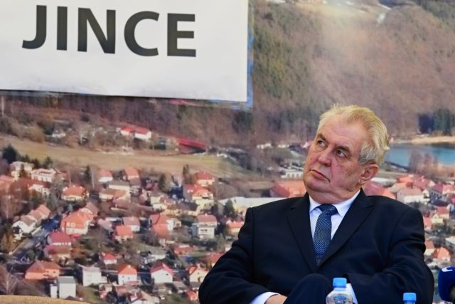Prezident Zeman se v rámci cesty po Středočeském kraji setkal s občany Jinců na Příbramsku | foto: ČTK
