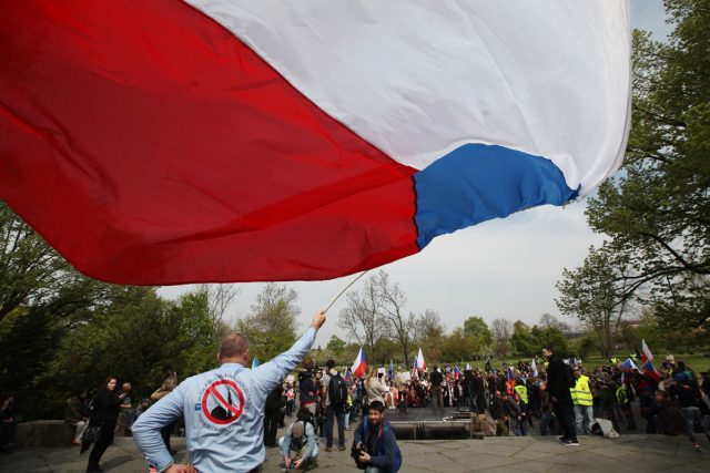 První máj je nejen lásky čas,  ale také časem protestů proti čemukoli | foto: Filip Jandourek