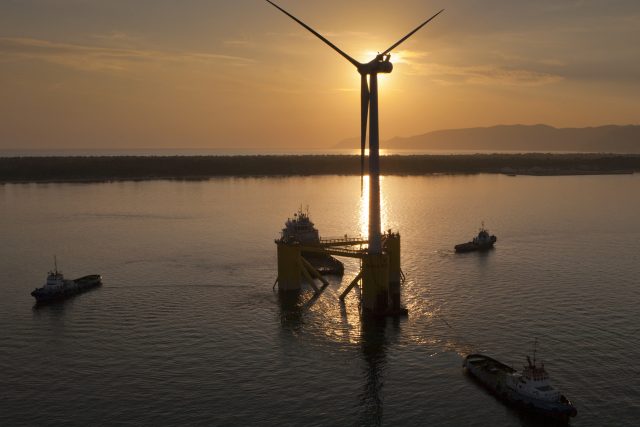 Portugalci podporují zejména rozvoj větrných mlýnů,  a to i na moři | foto: Joshua Weinstein,  ČTK