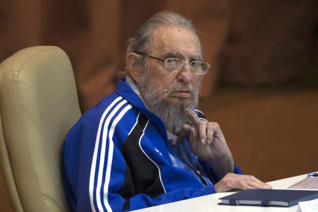 Je těžké přesně říct,  jak důležitý byl Fidel Castro pro Kubánce. Zda to byl jejich milovaný revoluční hrdina a osvoboditel,  nebo zda ho pokládali za despotu a tyrana. Desítky let ale byl součástí jejich života | foto: ČTK