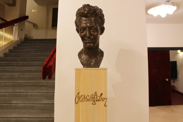 Busta Oldřicha Stibora v Moravském divadle Olomouc | foto: Aleš  Spurný