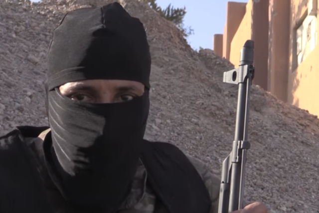 Bojovník teroristické sítě Islámský stát  (ilustrační snímek). | foto: VICE News,  Repro YouTube