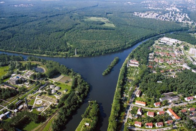 Křižovatka průplavu Odra–Dunaj s Hlivickým průplavem u Kandřína-Kozlí v Polsku | foto: Creative Commons 2.5 Generic  (CC BY-SA 2.5),  Jaroslav Kubec