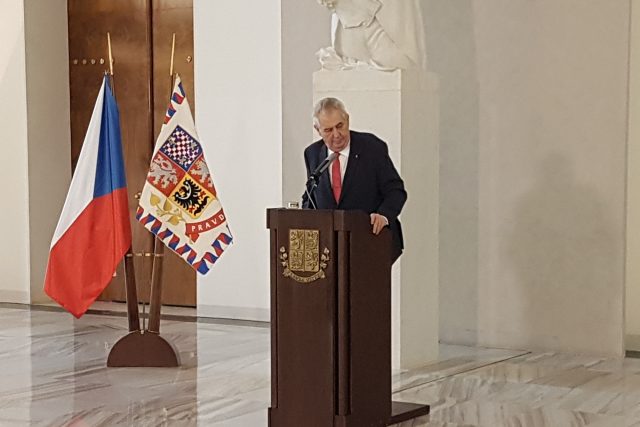 Miloš Zeman na tiskové konferenci,  kde oznámil svoji další kandidaturu | foto: Václav Štefan,  Český rozhlas