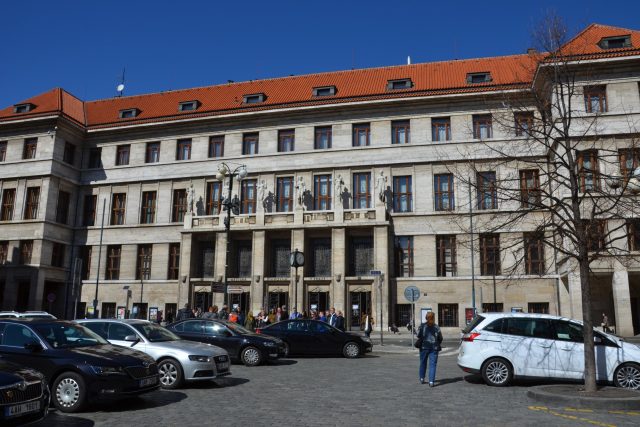 Budova knihovny na Mariánském náměstí stojí od roku 1928 | foto: Jolana Nováková,  Český rozhlas