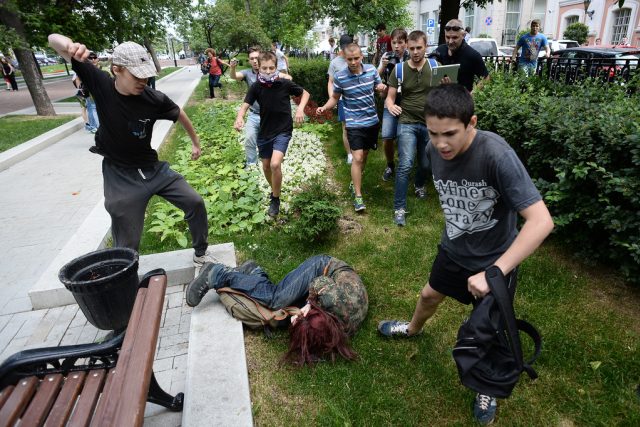 LGBT aktivisté byli napadeni během demonstrací v Moskvě,  2013 | foto: Creative Commons Attribution-ShareAlike 2.0 Generic  (CC BY-SA 2.0),  Roma Yandolin