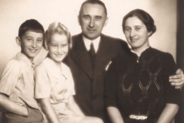 Ladislav Karel Feierabend se ženou a dětmi Hanou a Ivem | foto: Post Bellum