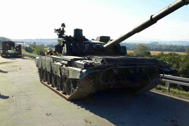 Tank na dálnici D35 | foto:  HZS Olomouckého kraje