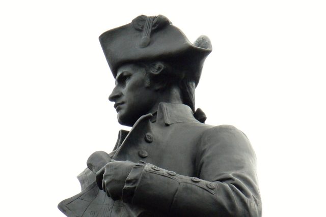 Socha objevitele Austrálie Jamese Cooka v Londýně | foto:  CC BY 3.0,   Patche99z