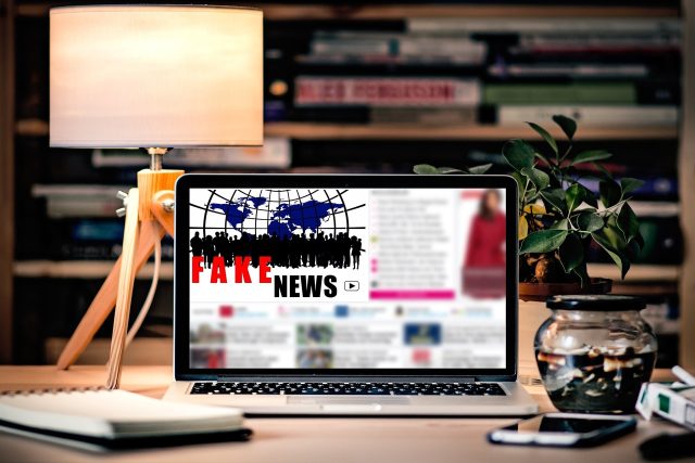 Fake news - fámy - lživé zprávy | foto: CC0 Public domain,  Fotobanka Pixabay