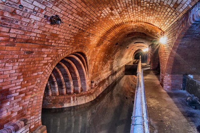 Systém kanalizace v pražském podzemí | foto:  Občansky prospěšná společnost Továrna