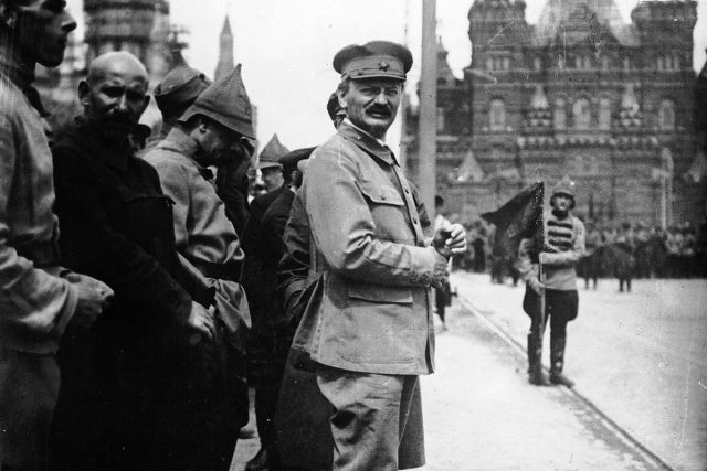 Lev Trockij na Rudém náměstí v Moskvě | foto: CC0 Public domain