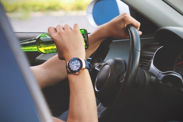 Alkohol za volantem - ilustrační foto | foto: Fotobanka Pixabay