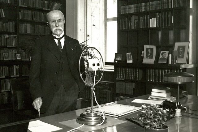 Prezident Masaryk ve své pracovně 1932 | foto: Archivní a programové fondy Českého rozhlasu