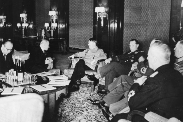 Emil Hácha během jednání s Adolfem Hitlerem v březnu 1939 | foto:  Bundesarchiv,  B 145 Bild-F051623-0206 / CC-BY-SA 3.0