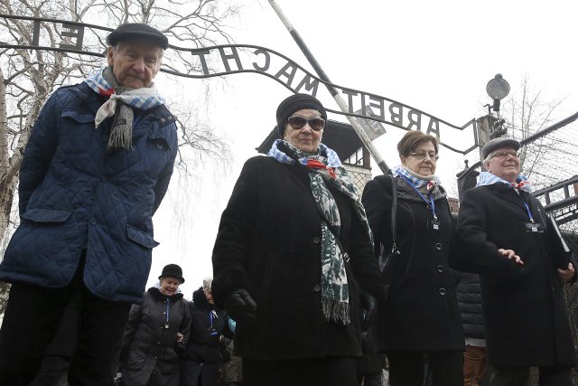 V Polsku přijali zákon,  podle kterého je trestné říkat,  že i někteří Poláci se podíleli na holocaustu | foto: Czarek Sokolowski,  ČTK